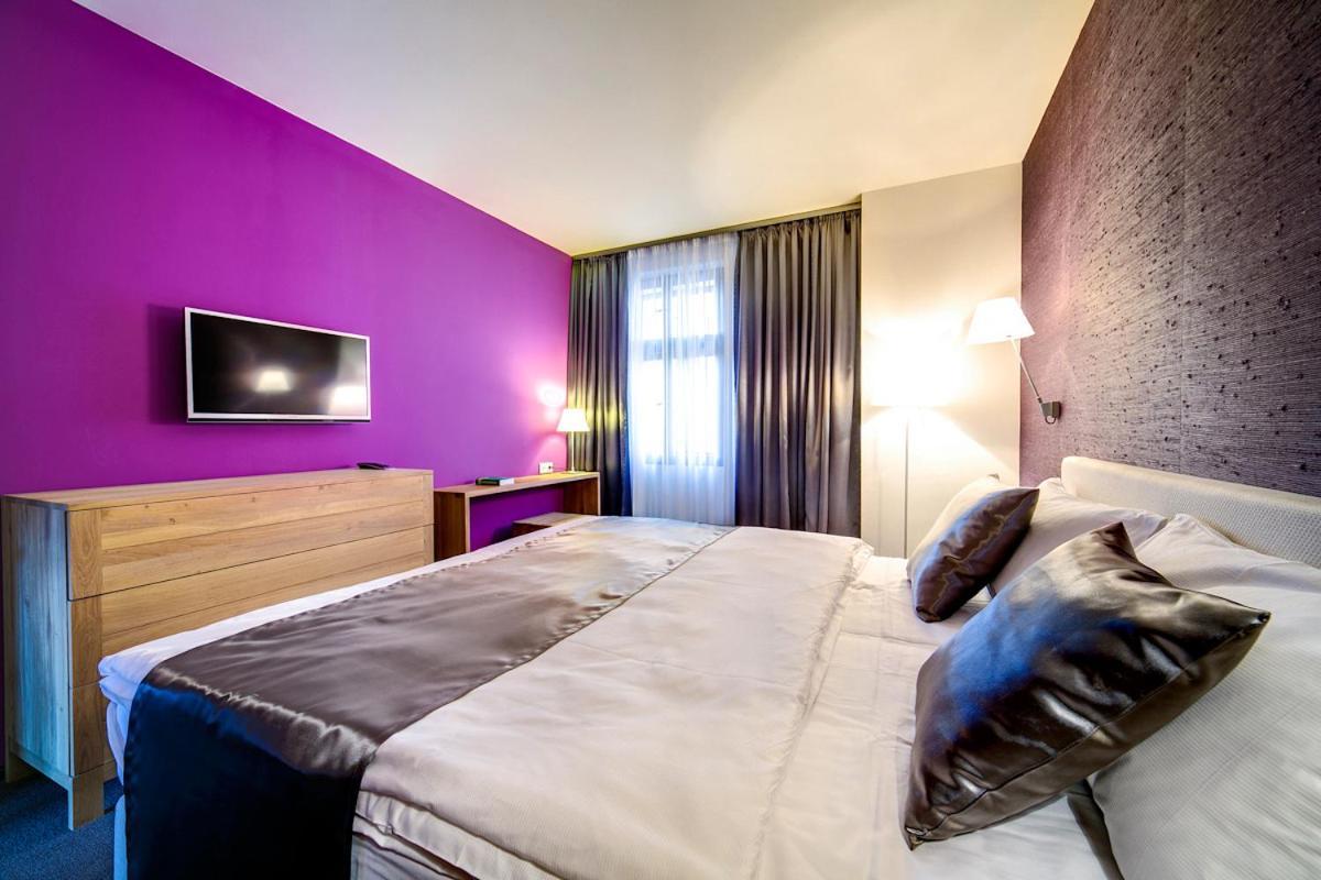 Double Room,1746921821:JPEG